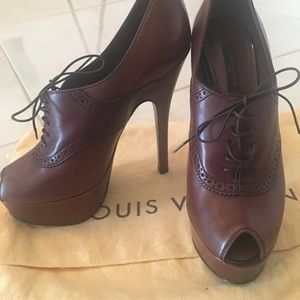 Louis Vuitton platform pump in like new condition